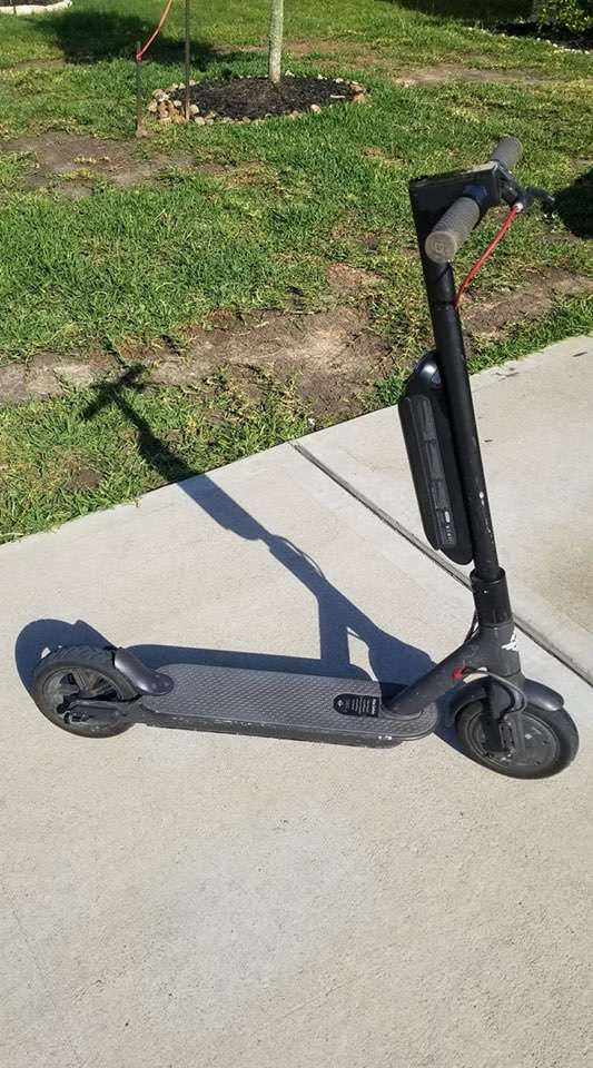 共享電動(dòng)滑板車